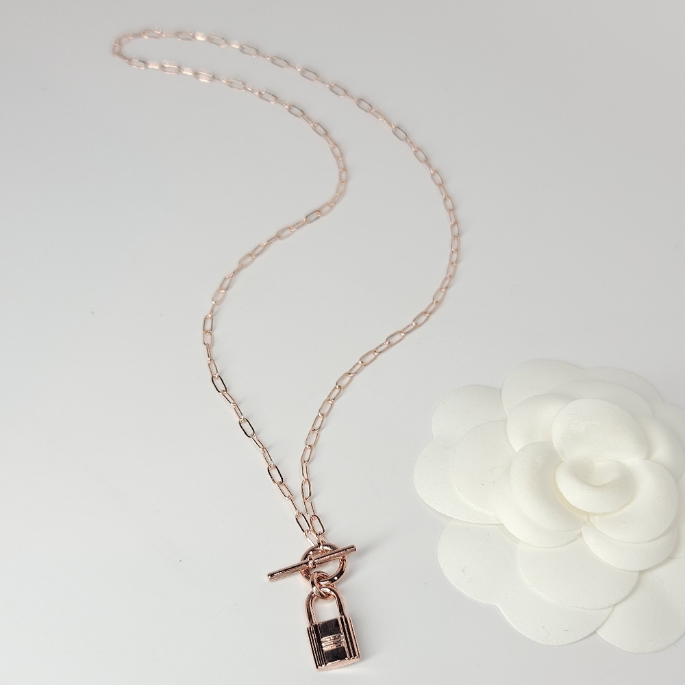Trendy Padlock Toggle Paperclip Necklace NEW - Picture 7 of 11